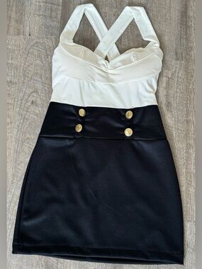 White and Black Sleeveless Cross-Back Sheath Dress with Gold Button Detail, S